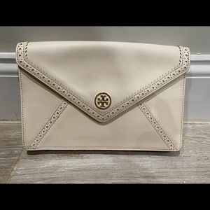 Tory Burch envelope in off white